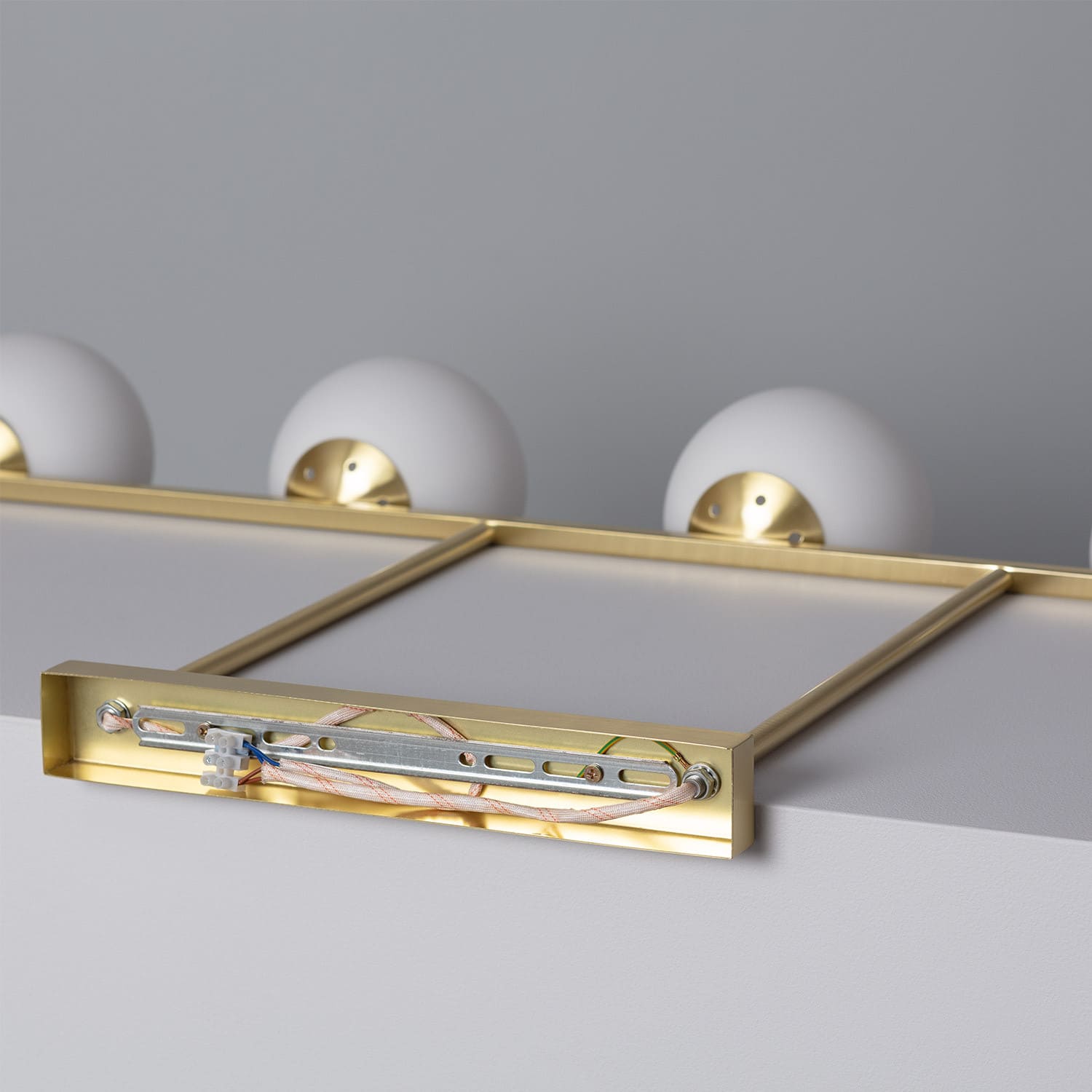 hangeleuchte-aus-metall-und-glas-boqor (9)