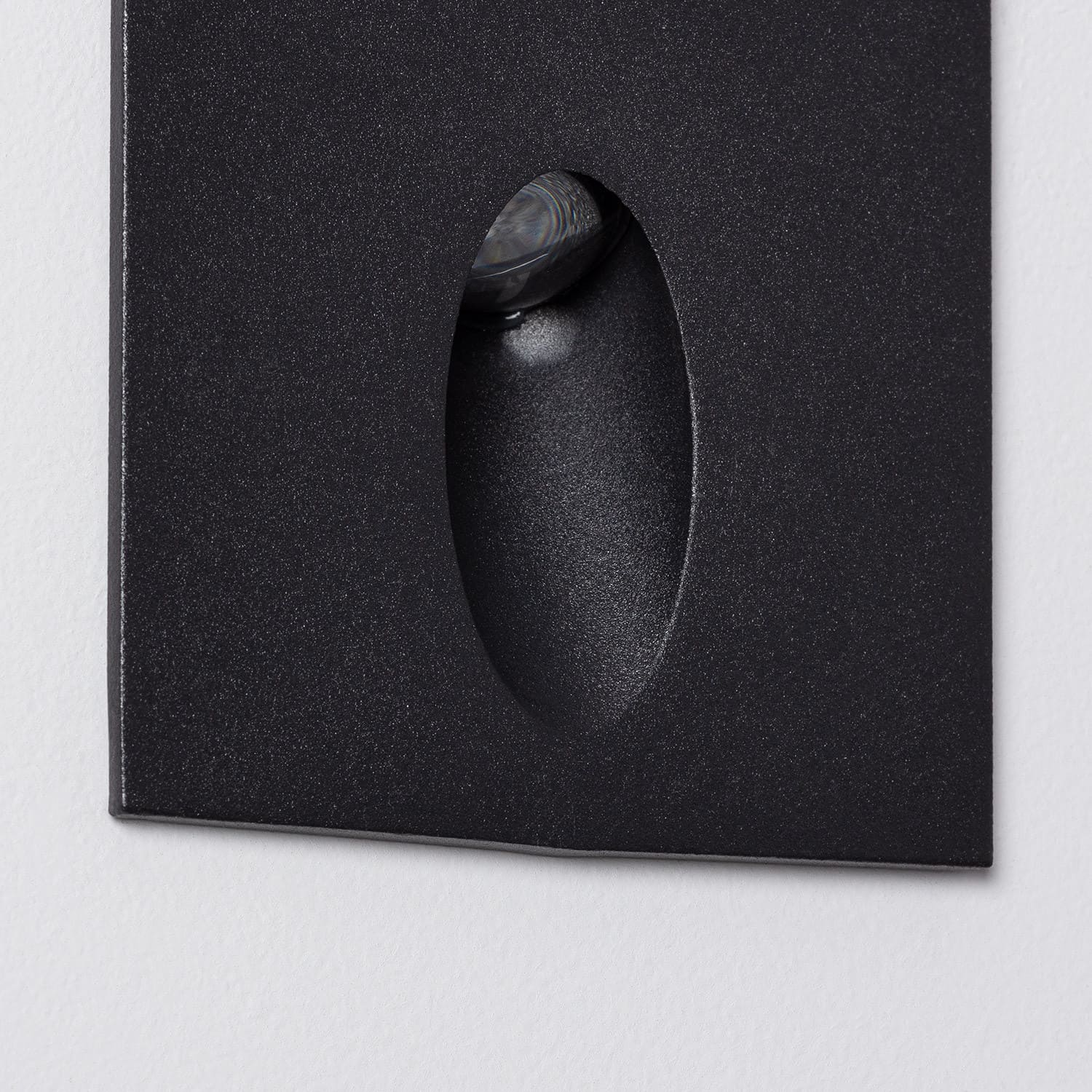 led-wandleuchte-3w-quadratisch-aluminium-oval-wabi-schwarz (3)