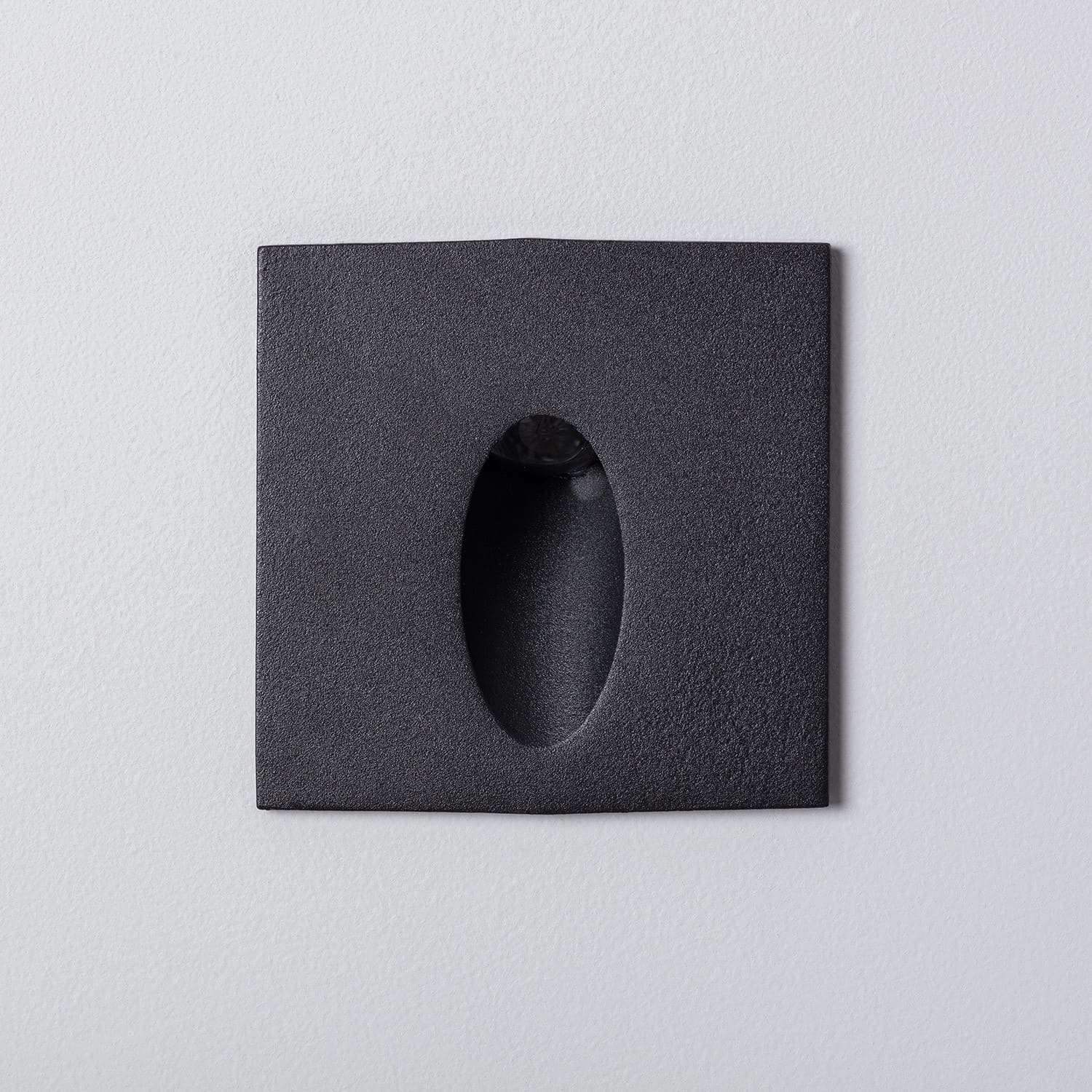 led-wandleuchte-3w-quadratisch-aluminium-oval-wabi-schwarz (4)