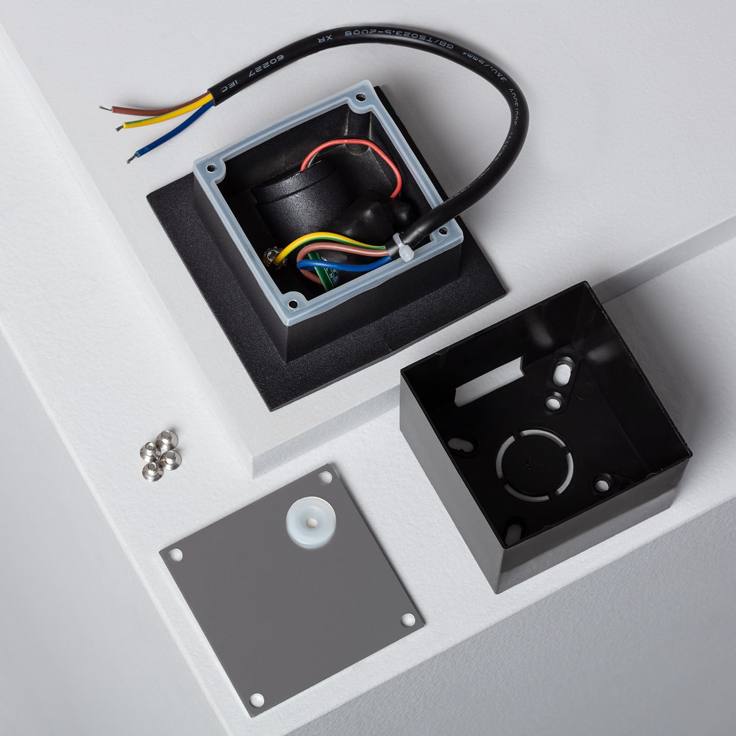 led-wandleuchte-3w-quadratisch-aluminium-oval-wabi-schwarz (6)