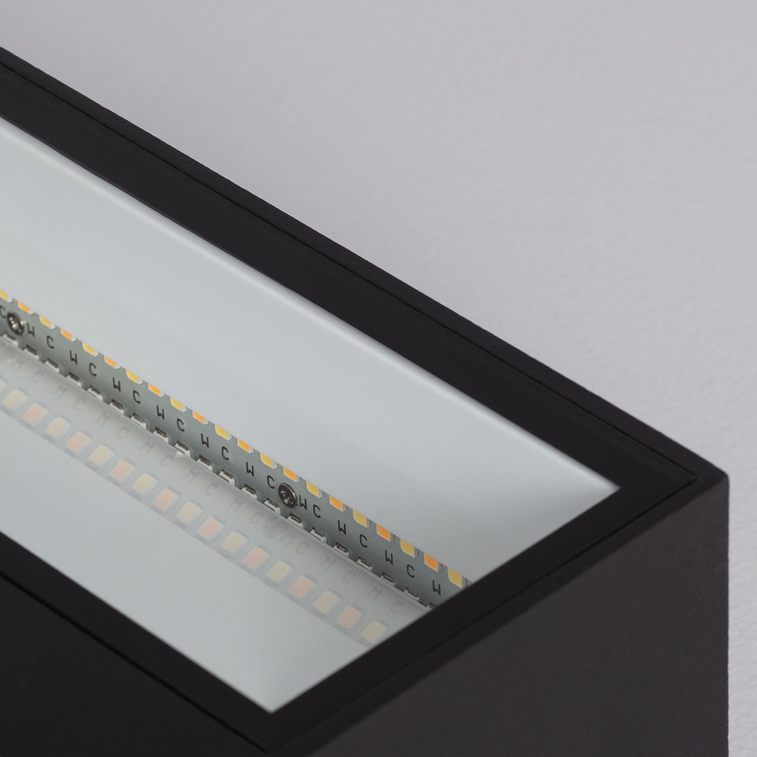 wandleuchte-18w-aluminium-doppelseitige-beleuchtung-wahlbar-cct-gropius (4)