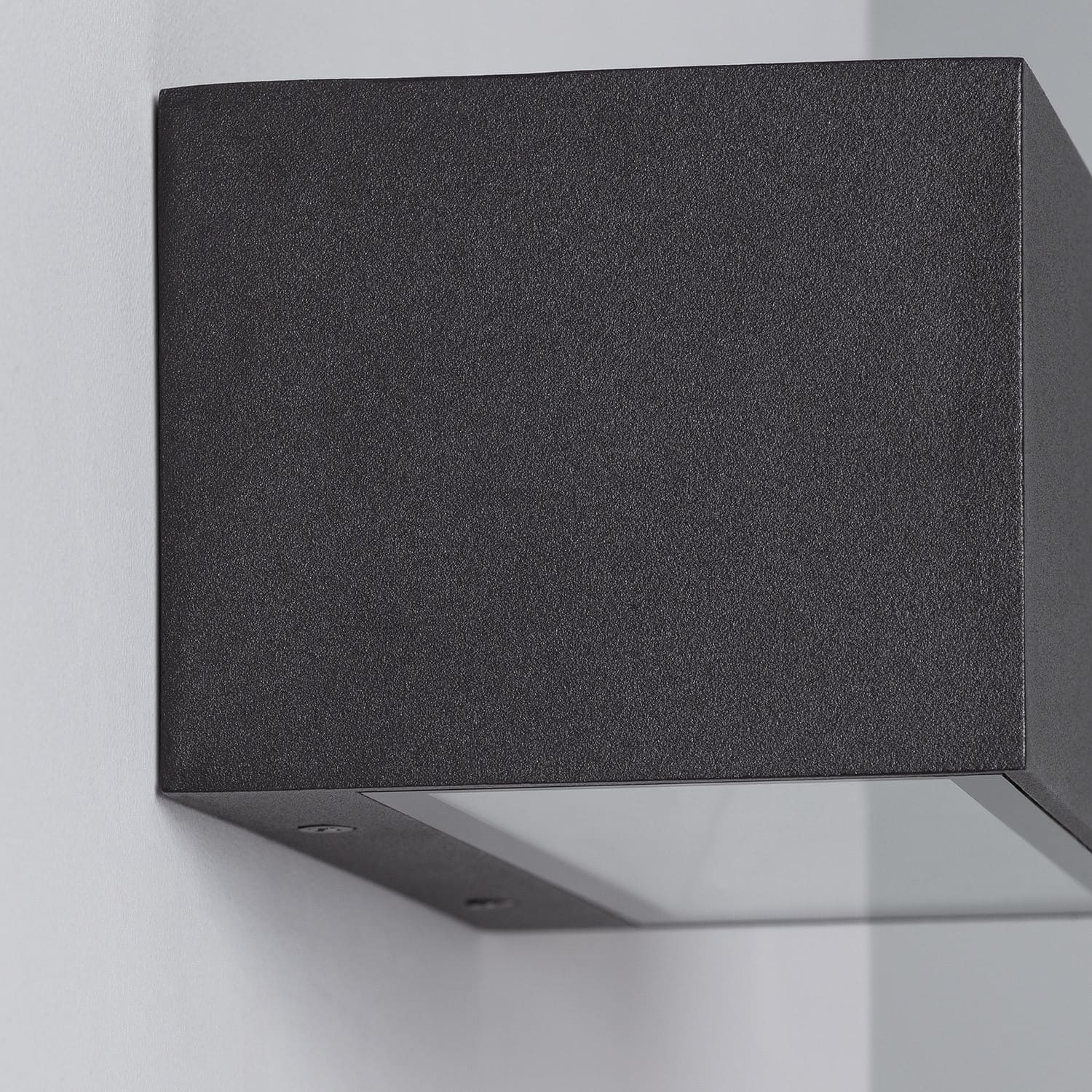 wandleuchte-18w-aluminium-doppelseitige-beleuchtung-wahlbar-cct-gropius (5)