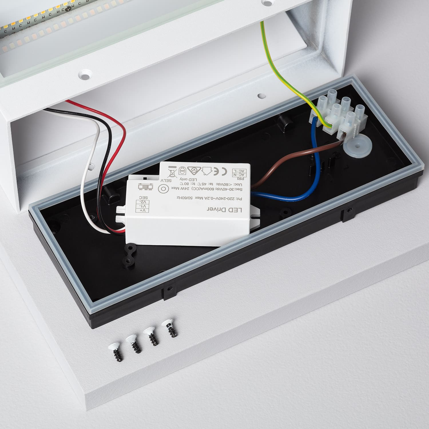 wandleuchte-18w-aluminium-doppelseitige-beleuchtung-wahlbar-cct-gropius (6)