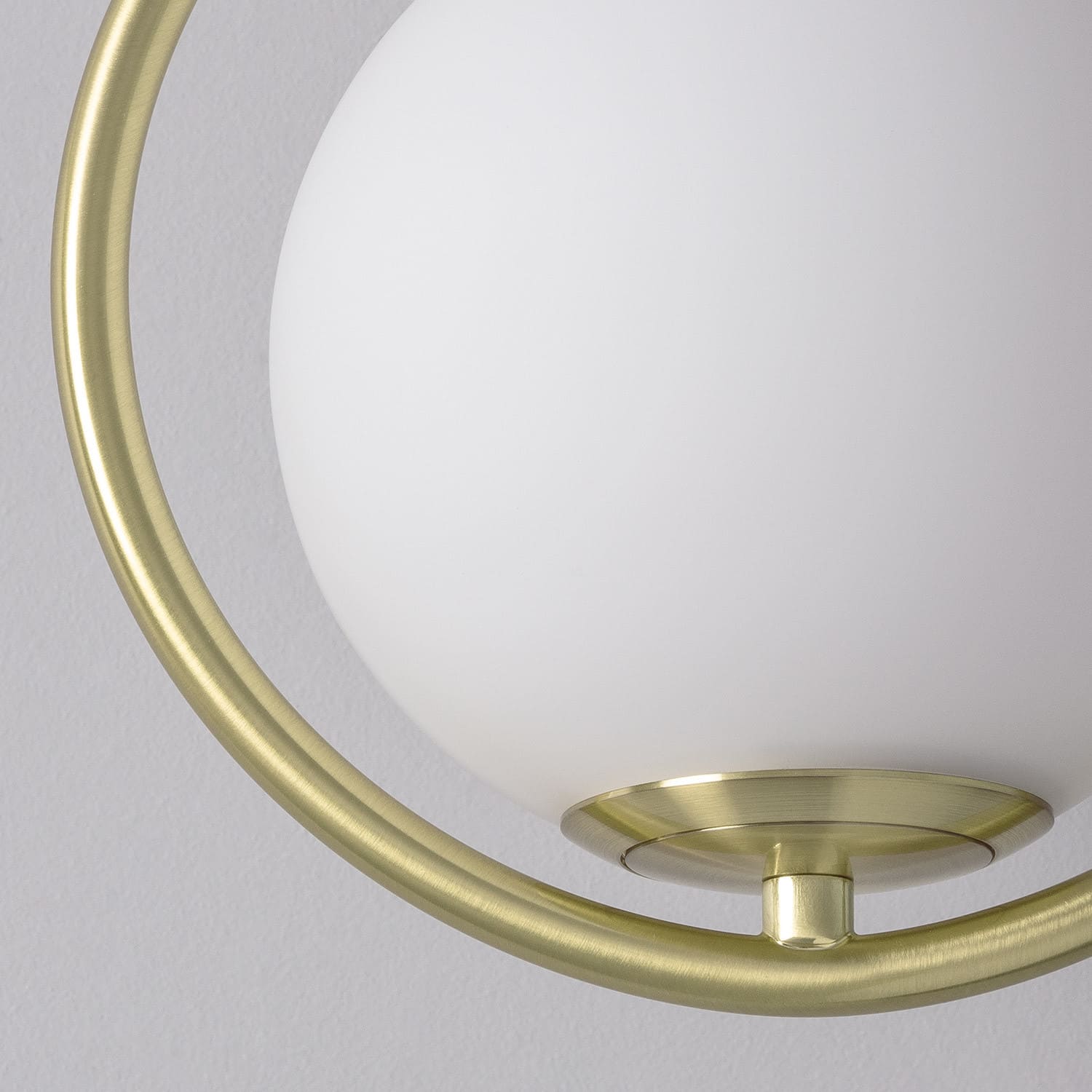 wandleuchte-aus-metall-und-glas-moonlight-iluzzia (7)