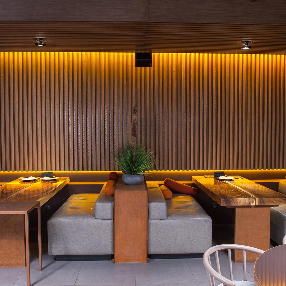 COBAmberBernstein24VLEDStreifen5M10Wm528LEDm8mmIP202300K-27587_1920x1920