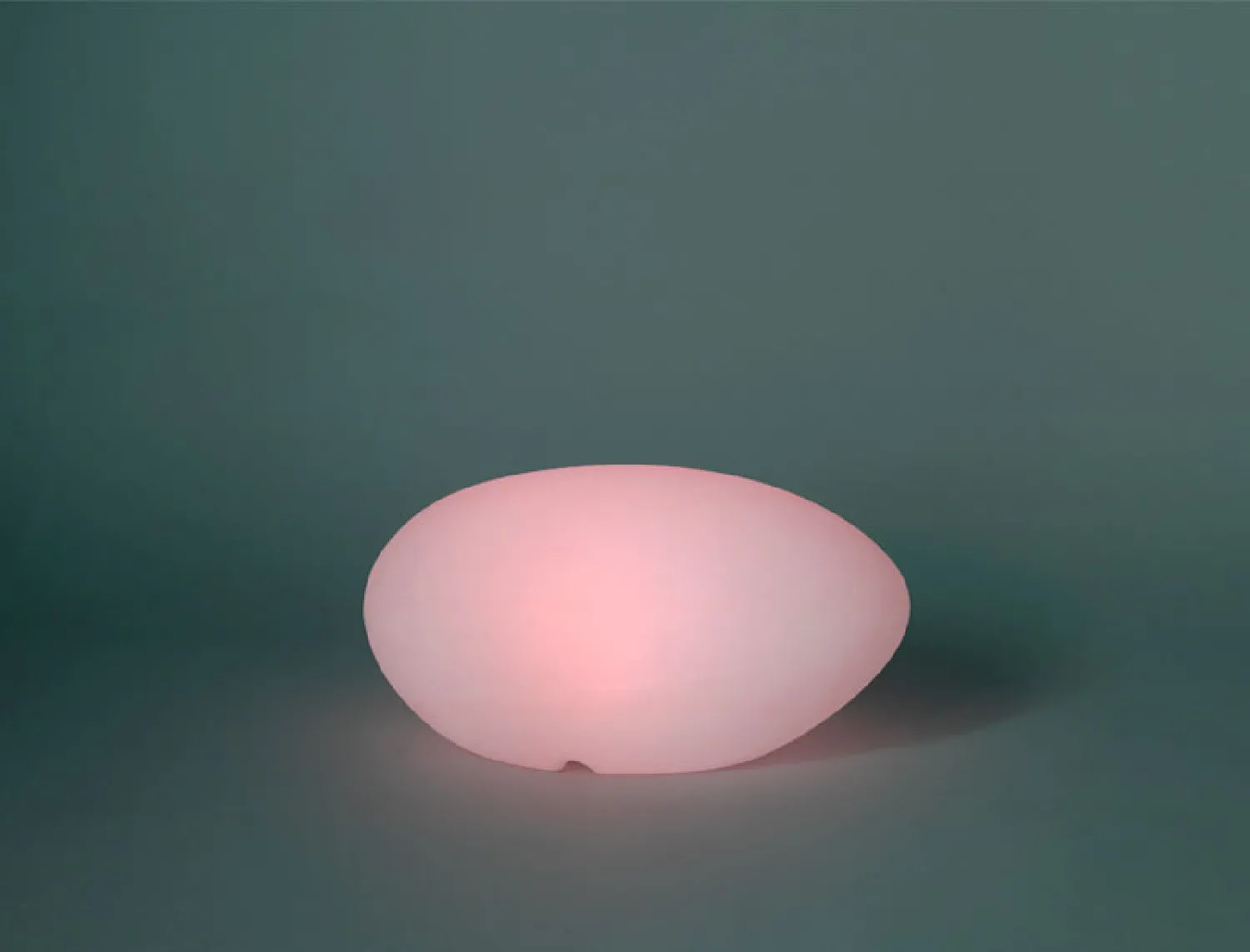 dekorative-led-leuchte-rgbw-petra-40-solar-smarttech-newgarden2