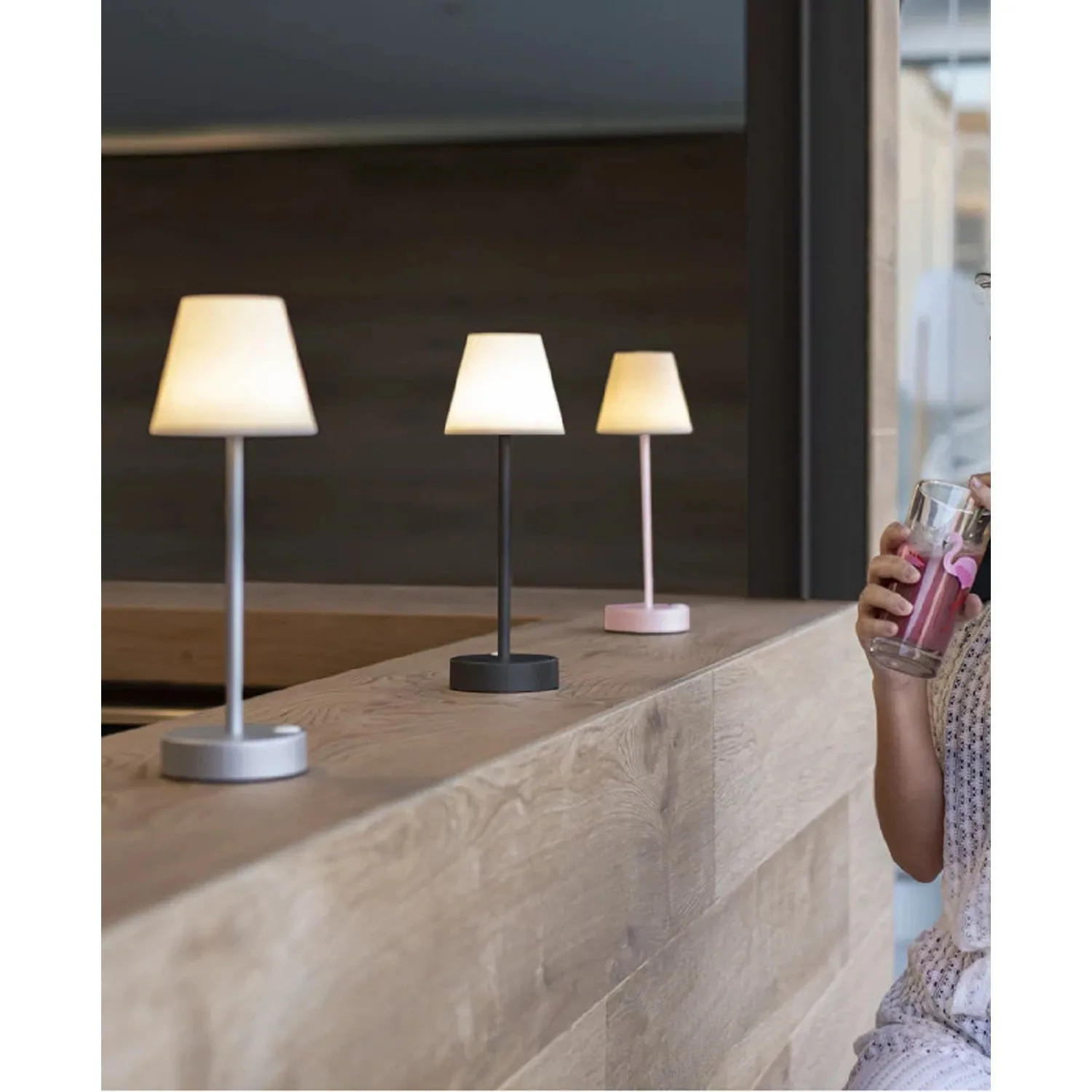 lampe-a-poser-led-rgbw-5w-lola-30-batteryvrais or rose1