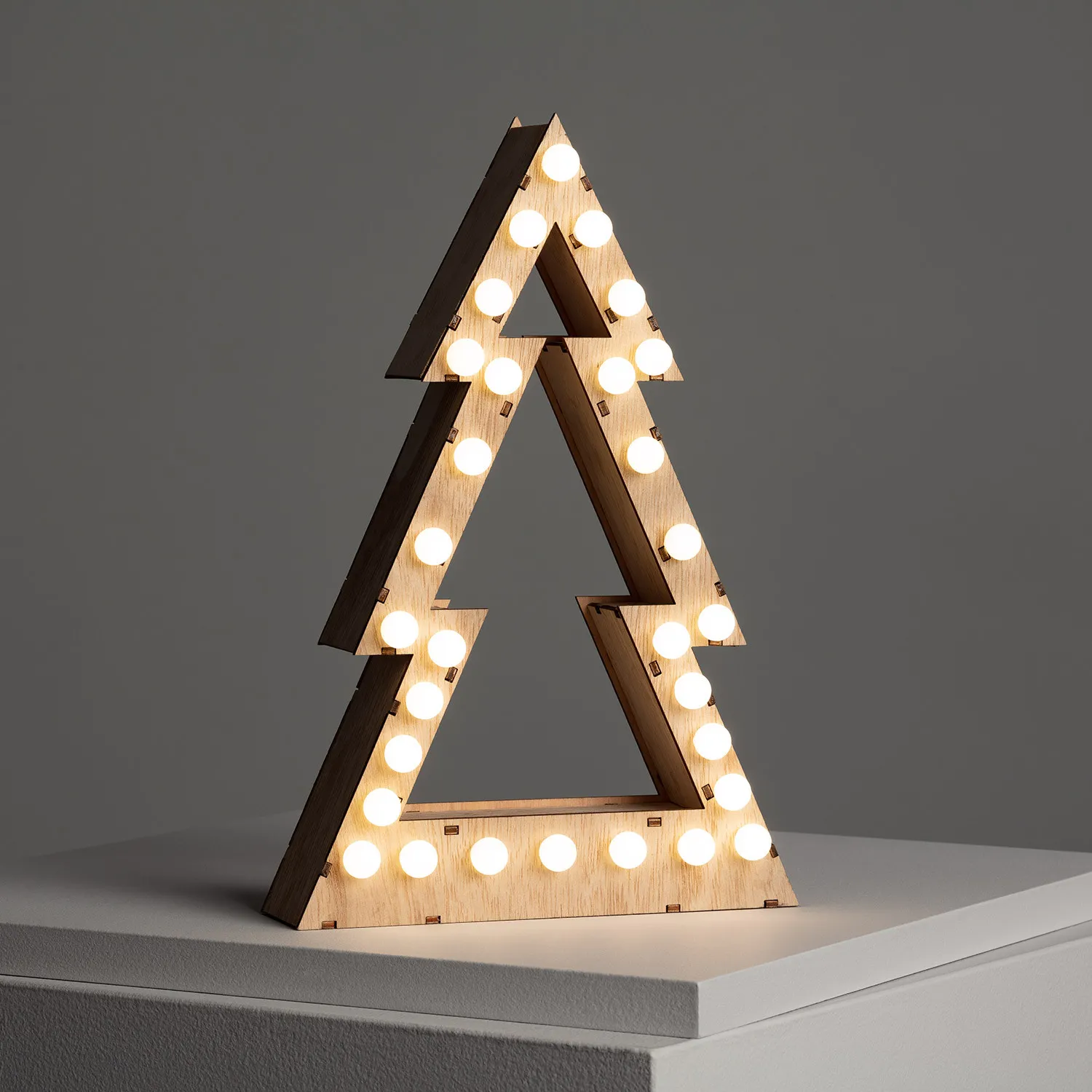 led-weihnachtsbaum-aus-holz-mit-batterie-koks4