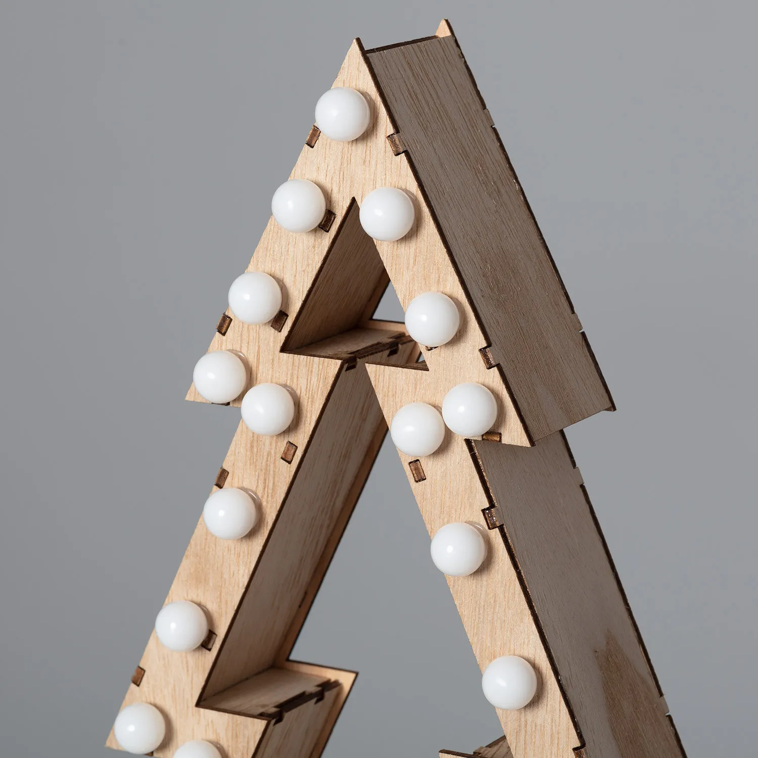 led-weihnachtsbaum-aus-holz-mit-batterie-koks5