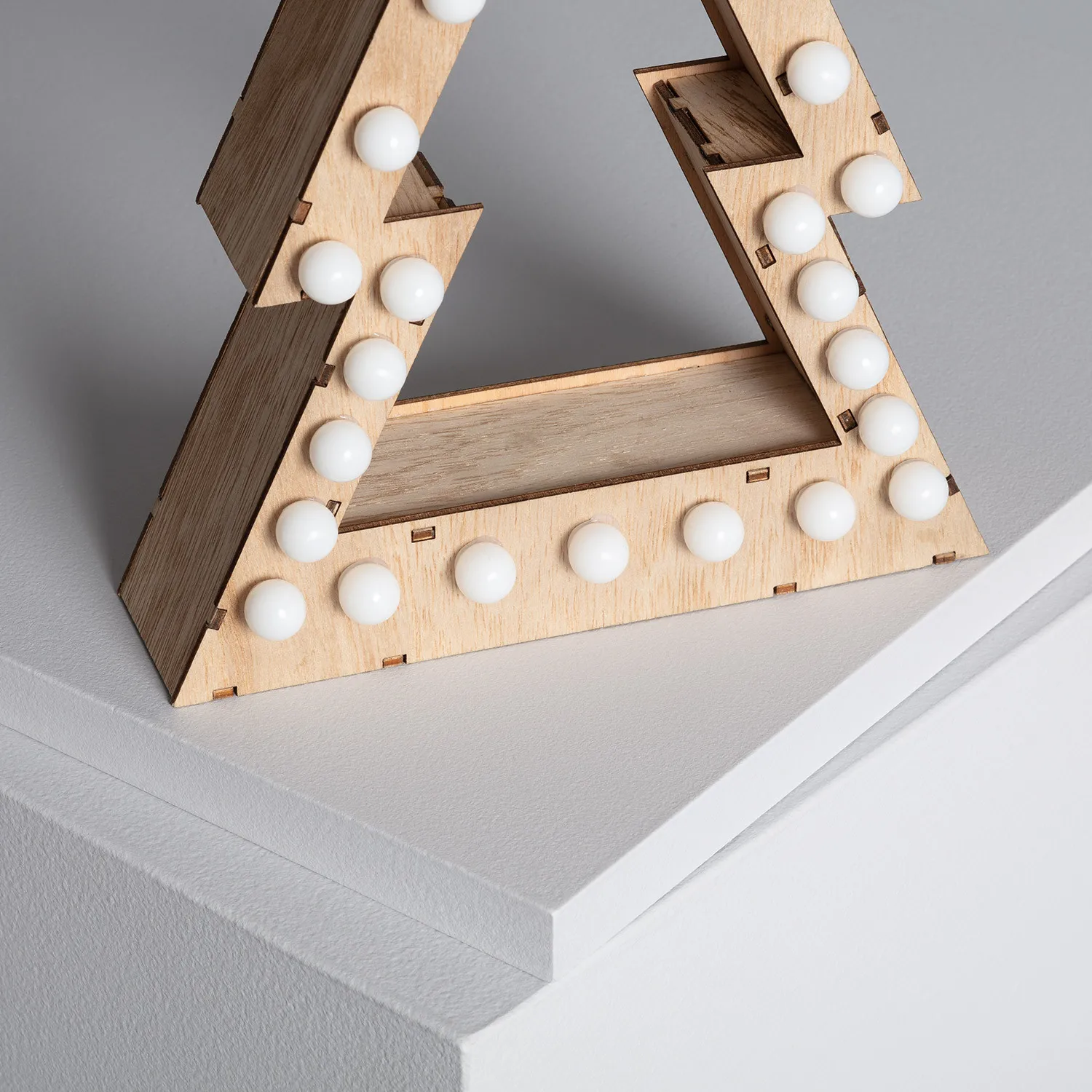 led-weihnachtsbaum-aus-holz-mit-batterie-koks6