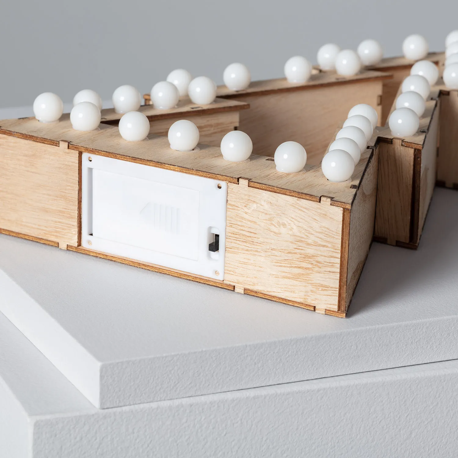 led-weihnachtsbaum-aus-holz-mit-batterie-koks7