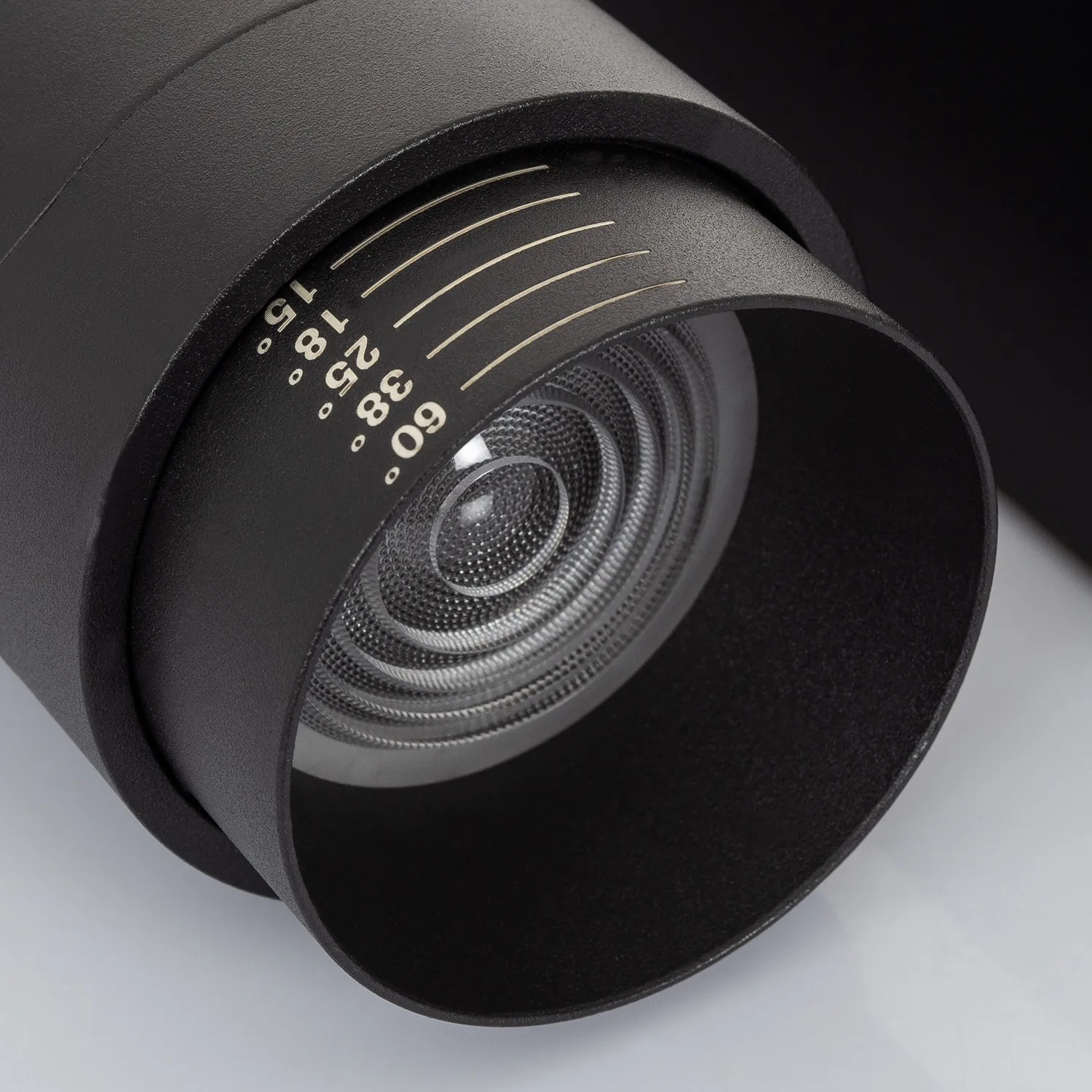 3-PH Schienen-Strahler MILO 30W CRI90 No Flicker Multiwinkel 15-60ºschwarz