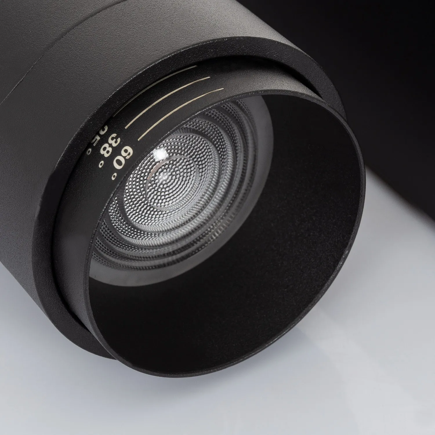 3-PH Schienen-Strahler MILO 30W CRI90 No Flicker Multiwinkel 15-60ºschwarz