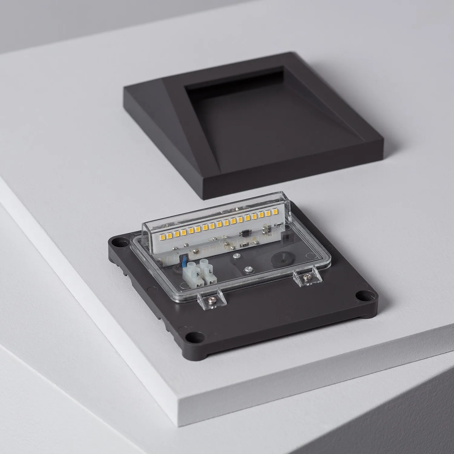 balise-led-en-saillie-Messou-ip65-15w-grise8