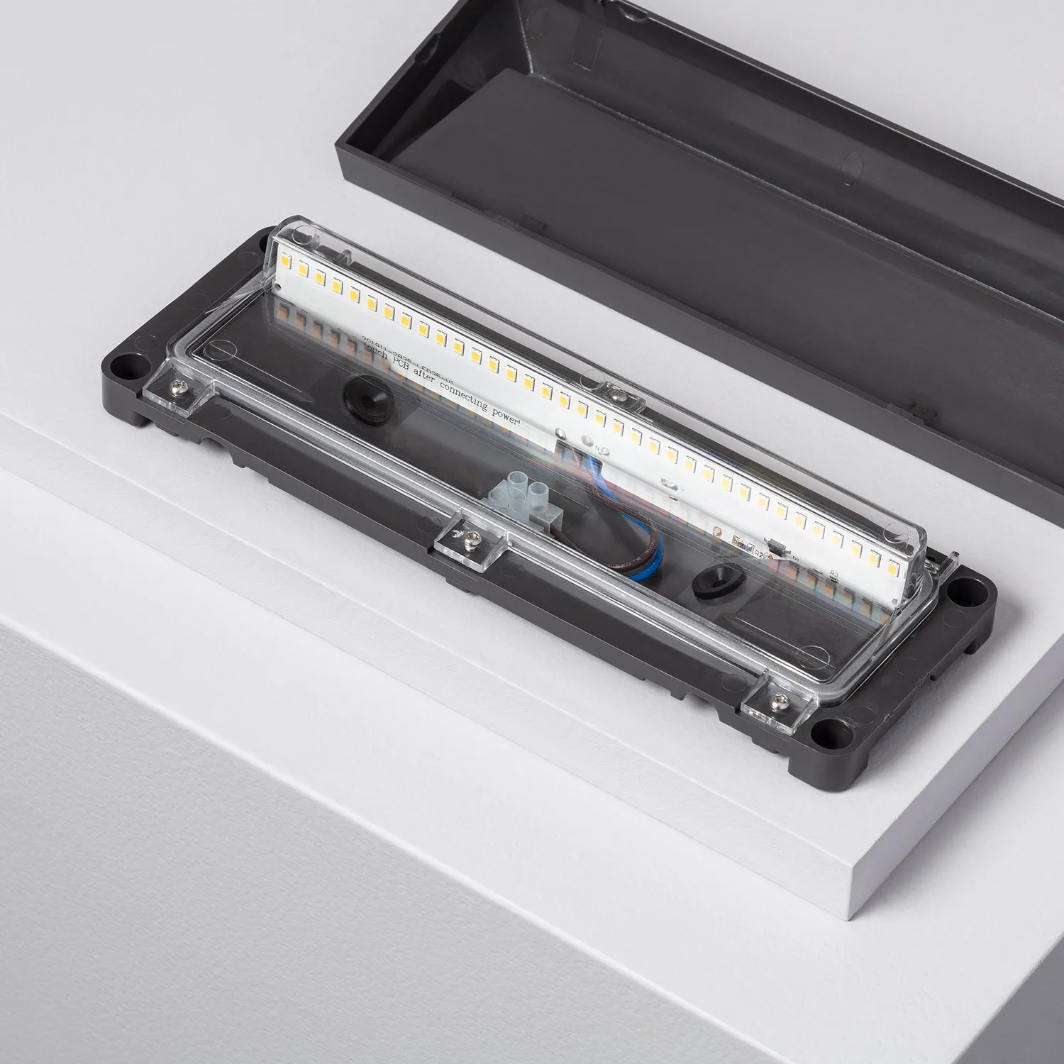 balise-led-en-saillie-chester-ip65-15w-grise4