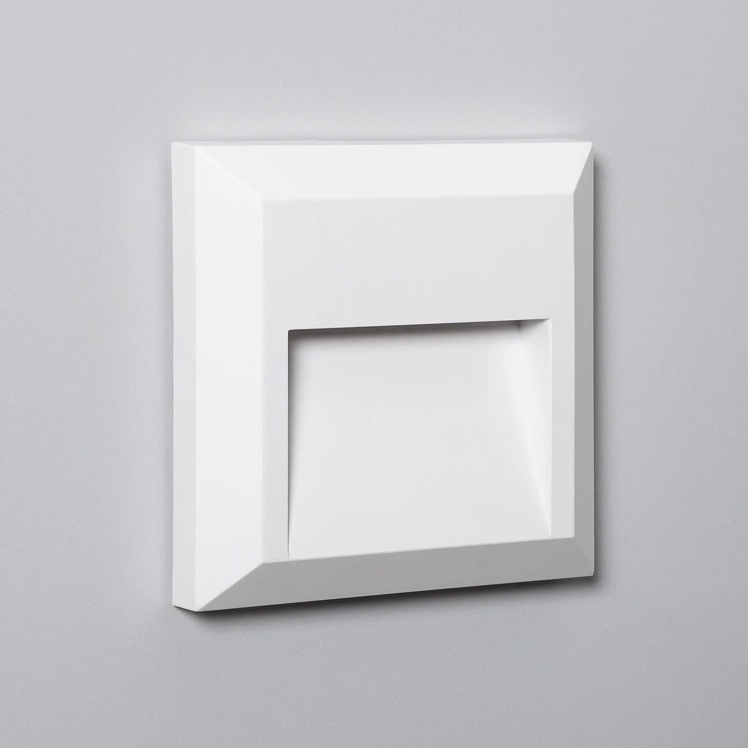 balise-led-exterieure-1w-en-saillie-au-mur-carree-byron-blanche