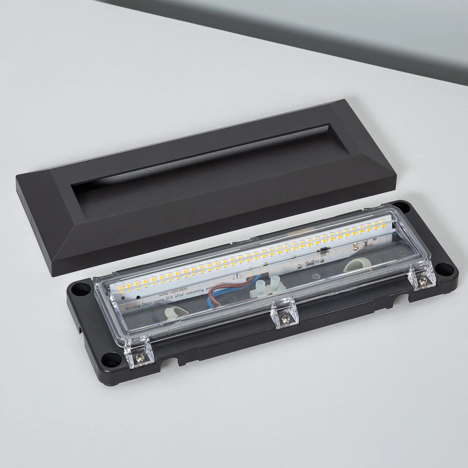 balise-led-exterieure-2w-en-saillie-au-mur-rectangulaire3