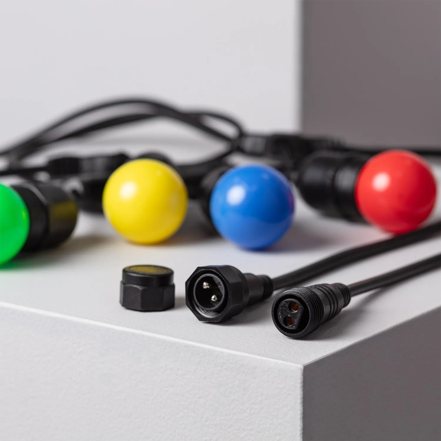 kit-guirnalda-waterproof-55m-negro-8-bombillas-led-e27-g45-3w-de-colo(4)