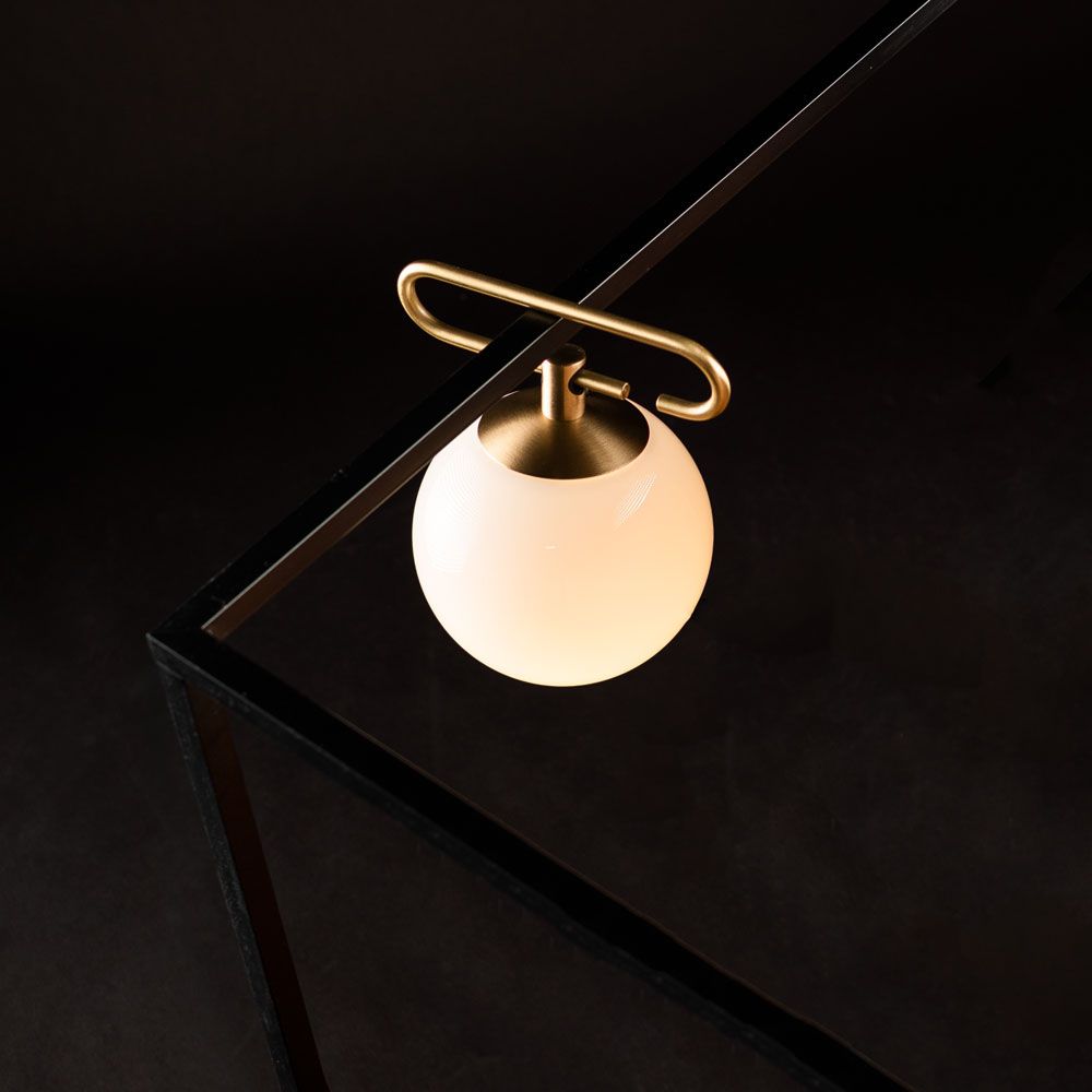 Artemide-NH-1217-Tischlampe-96580_1