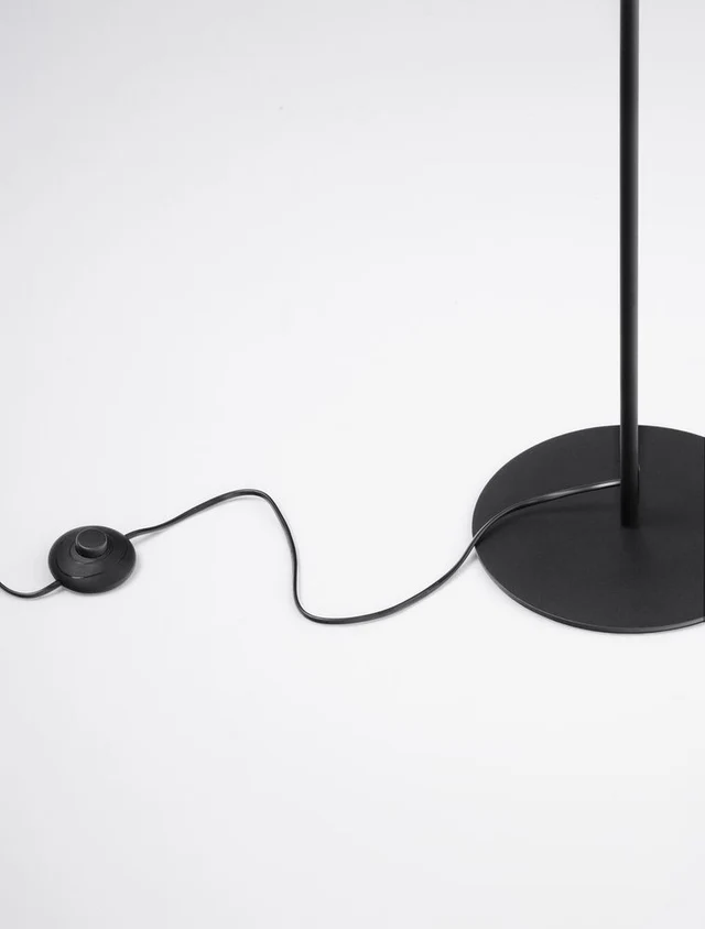 Pongo-Stehlampe-Schwarz--Gold-181280_4