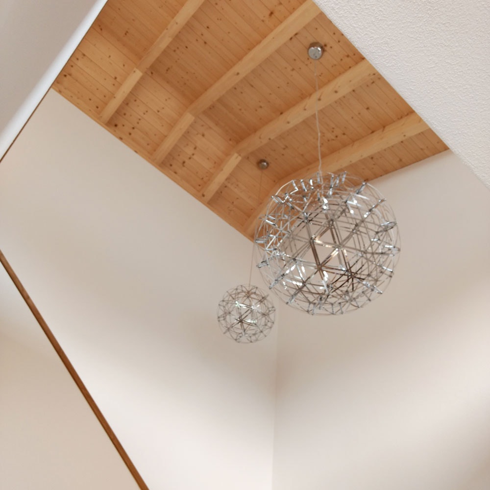 s.LUCE pro Atom 70 dimmbare LED-Pendelleuchte Metallkugel